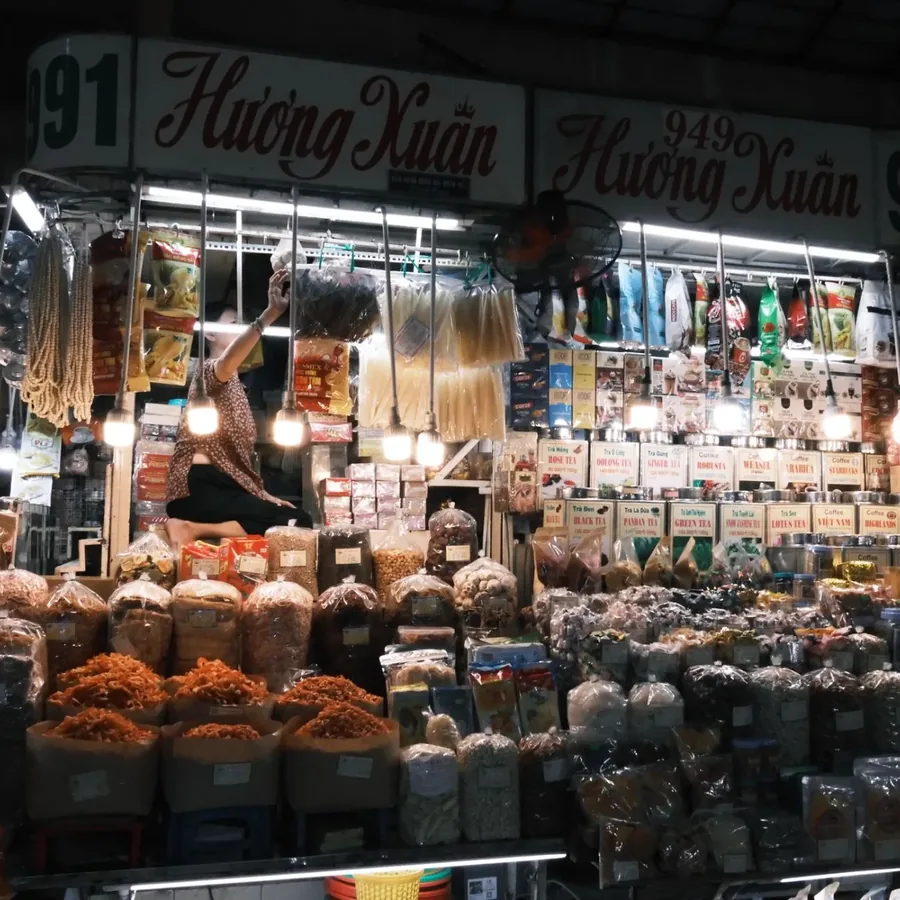 Sân ngoài trời buổi tối